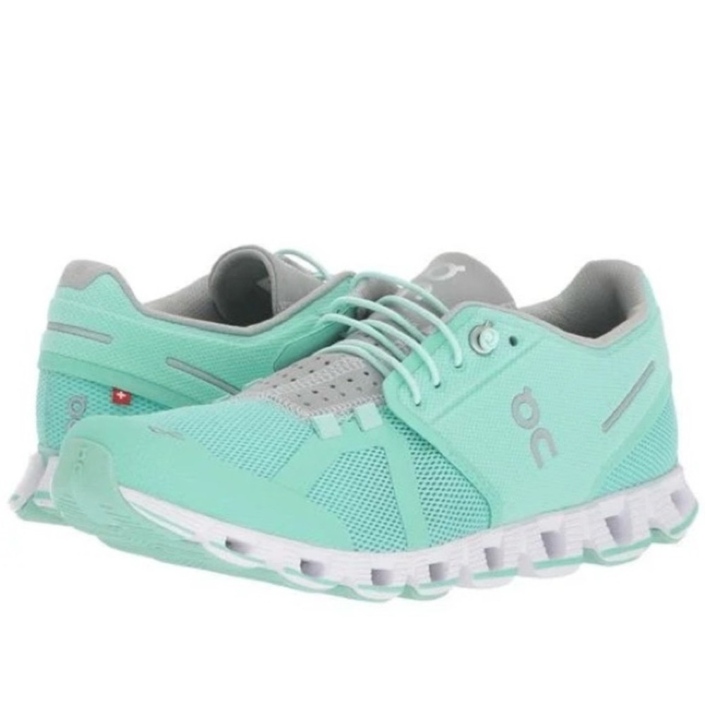 On Blue Cloud 2.0 spray/sea womens running shoes.